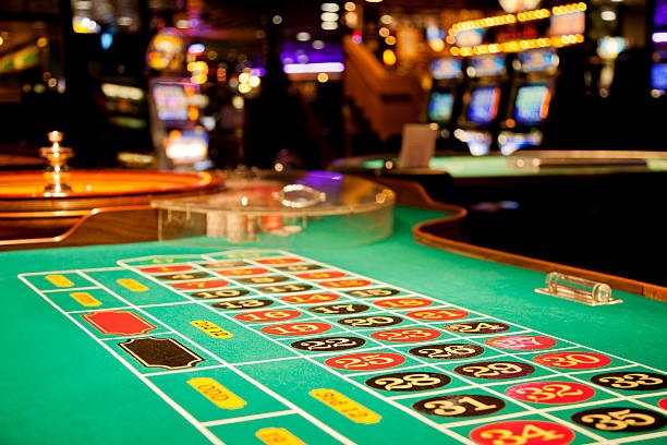 French Roulette wheel and betting layout in durian togel live studio